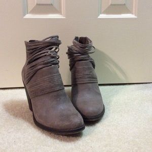 Mauve/Beige Fergalicious bootie